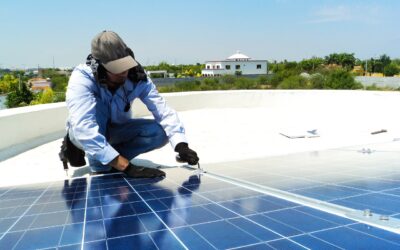 Wartung und Pflege von Photovoltaik-Anlagen: Tipps für langanhaltende Effizienz